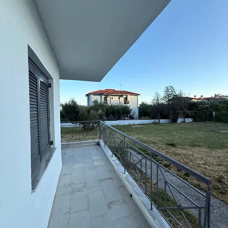 Theros Aparthotel