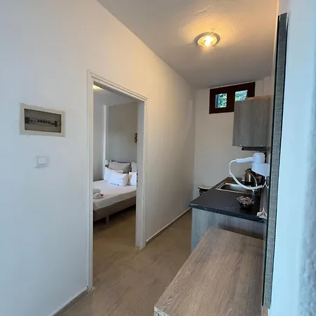 Theros Aparthotel 3*