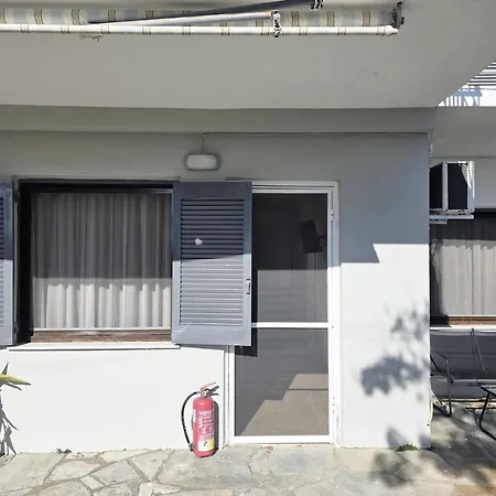 Theros Aparthotel Mola Kalyva