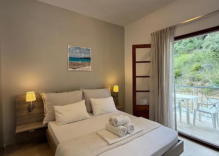 Theros Aparthotel