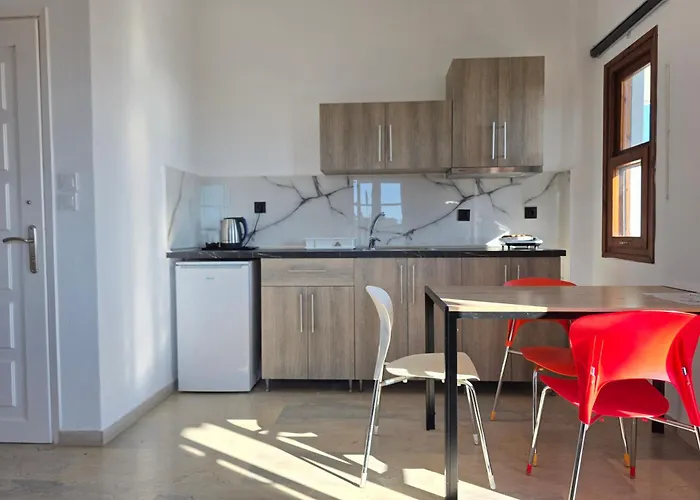 Theros Aparthotel