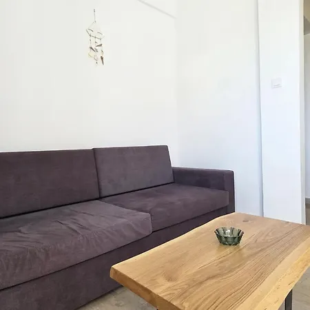 מלון דירות Theros