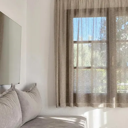 Theros מלון דירות מולה קליבה