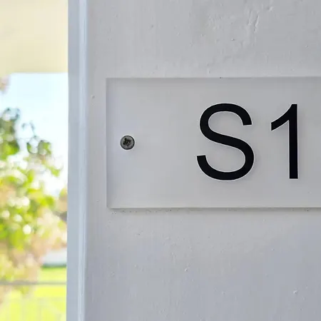 Theros מלון דירות 3*