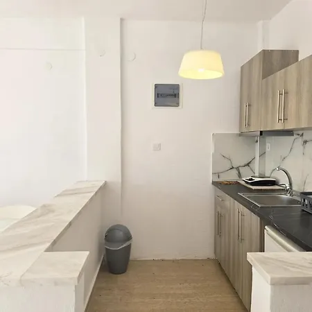 מלון דירות Theros 3*