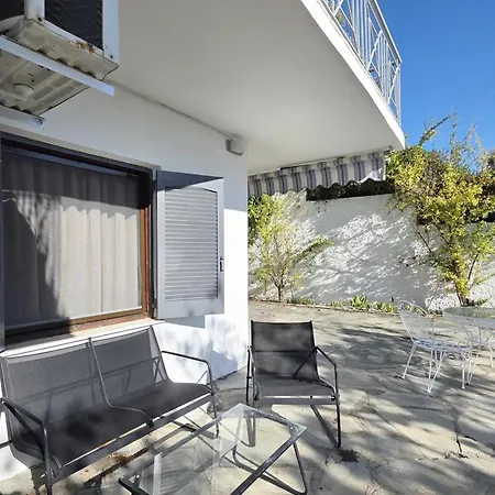 מלון דירות Theros