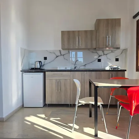 Theros מלון דירות