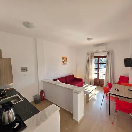 Theros מלון דירות מולה קליבה