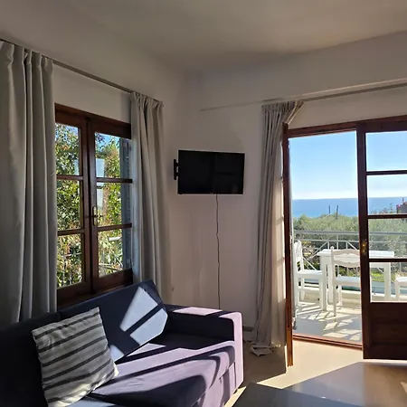 מלון דירות Theros 3*