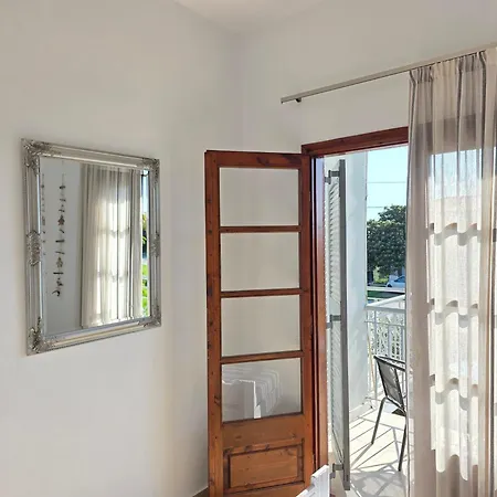 מלון דירות Theros