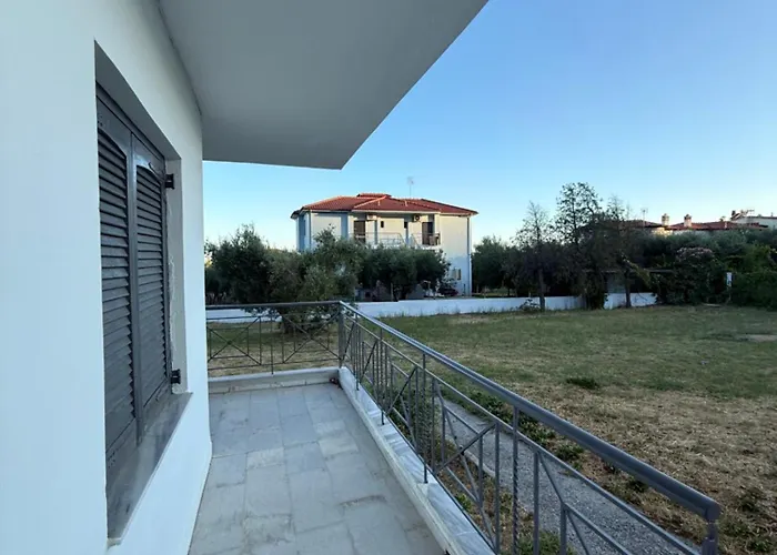 Theros Aparthotel