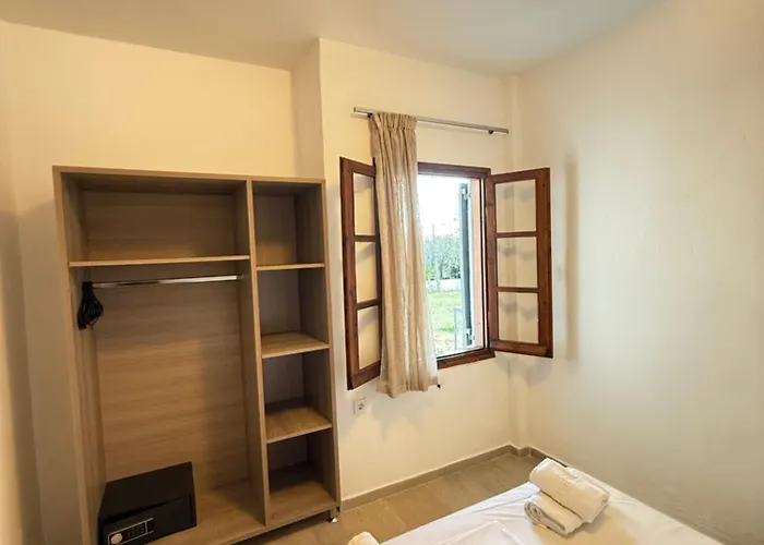 Theros Aparthotel 3*