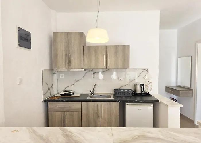 Theros Aparthotel 3*