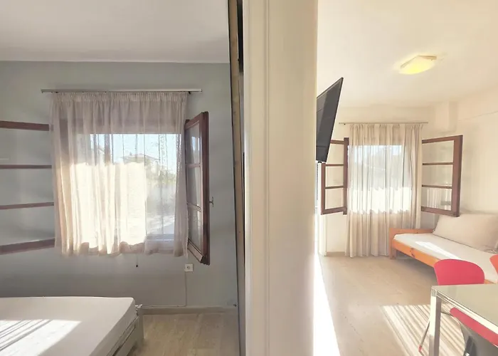Theros Aparthotel