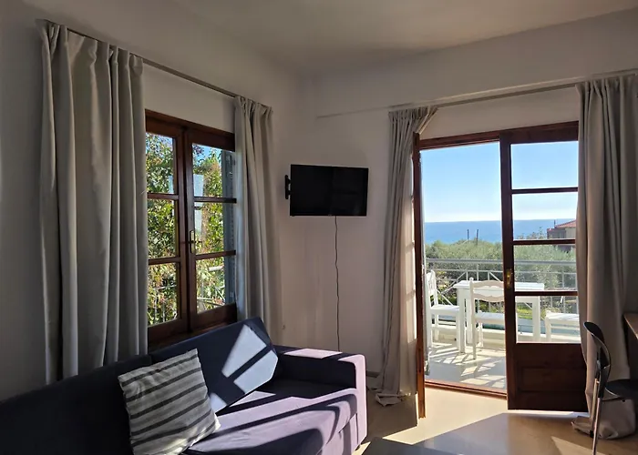 Aparthotel Theros 3*