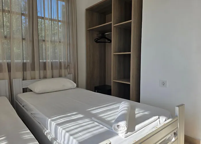 Theros Aparthotel 3*